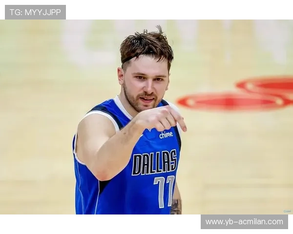 东契奇精准分球，独行侠团队配合流畅